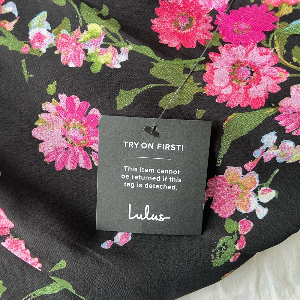 Lulu’s Blooming Love Jumpsuit Size M - Picture 6 of 10